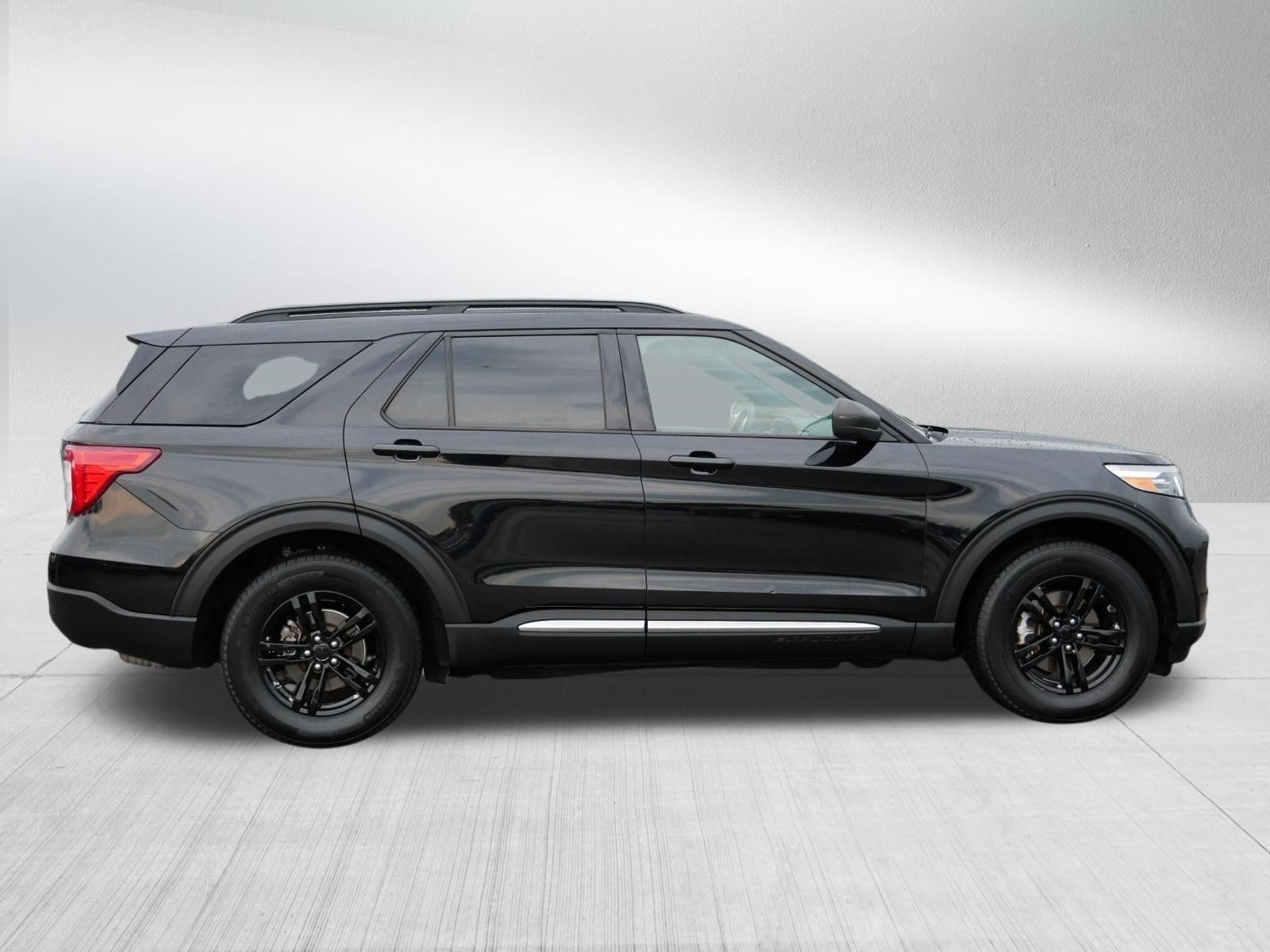 Used 2020 Ford Explorer XLT w/ Comfort Package AWD/4WD image 8