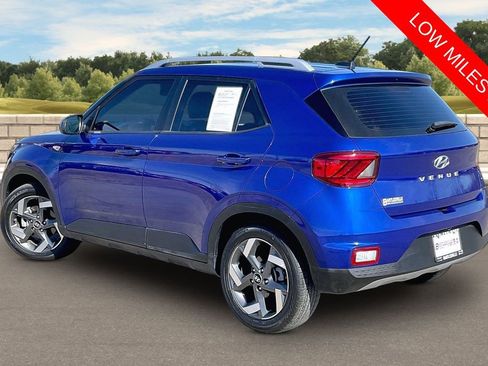 Used 2025 Hyundai Venue Limited FWD image 11