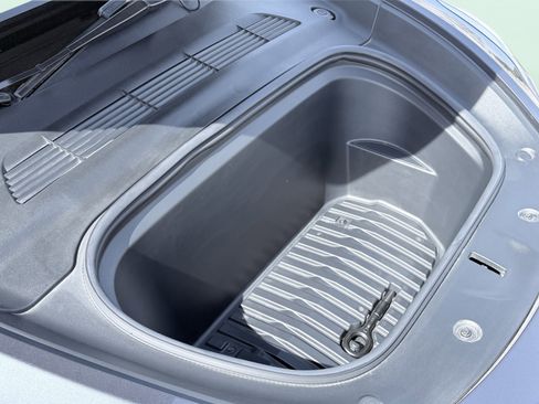 Used 2022 Tesla Model Y Performance image 16