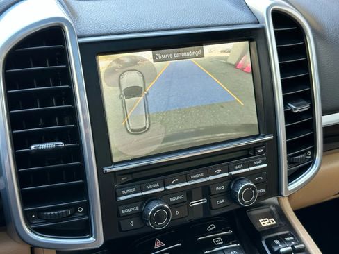 Used 2014 Porsche Cayenne Platinum Edition image 35