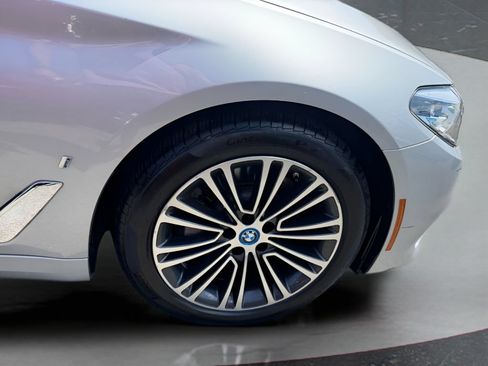 Used 2019 BMW 530e xDrive w/ Convenience Package AWD/4WD image 10