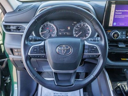 Used 2024 Toyota Highlander XLE AWD/4WD image 18