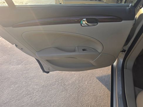 Used 2009 Buick Lucerne CXL w/ Driver Confidence Package FWD image 20