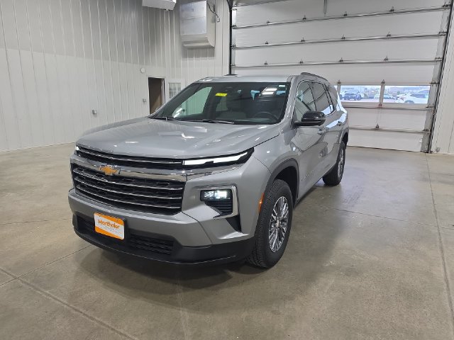 Used 2026 Chevrolet Traverse LT w/ Driver Confidence Package AWD/4WD image 4