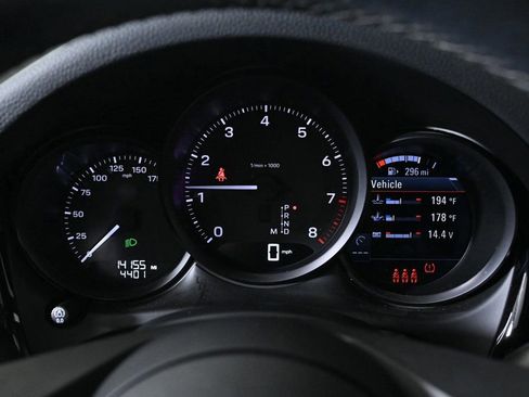 Certified 2024 Porsche Macan Base image 14