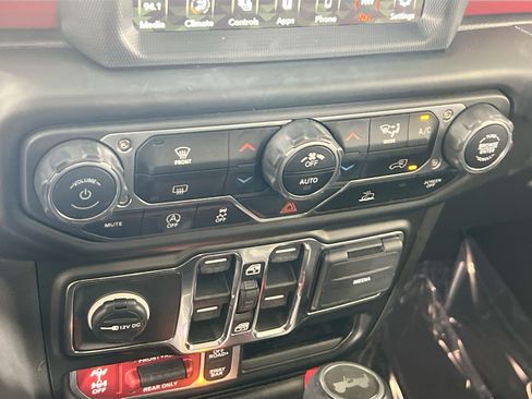 Used 2023 Jeep Wrangler Unlimited Rubicon w/ LED Lighting Group AWD/4WD image 16