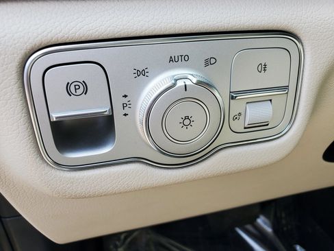 Used 2022 Mercedes-Benz GLS 450 4MATIC image 57