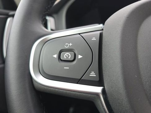 Certified 2025 Volvo XC60 B5 Core image 31