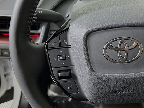 Used 2025 Toyota Prius Plug-In Hybrid image 19