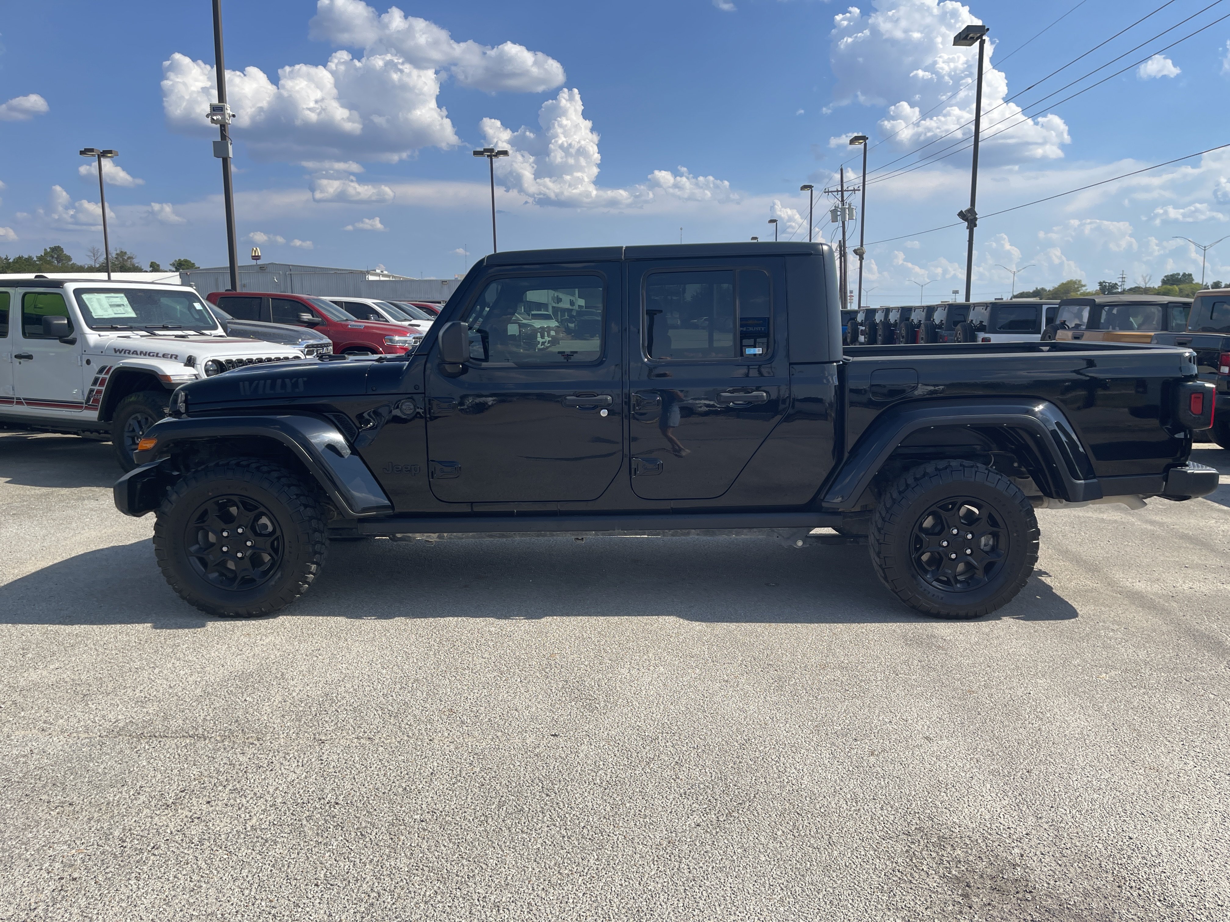 Used 2023 Jeep Gladiator Sport AWD/4WD image 7