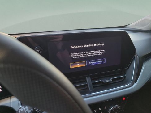 Used 2025 Chevrolet Trax LT FWD image 22