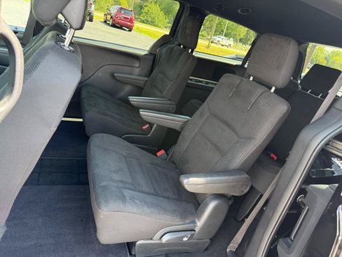 Used 2020 Dodge Grand Caravan SE FWD image 15