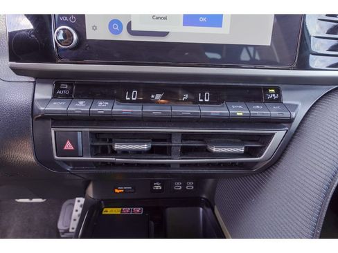 Used 2025 Toyota Camry SE FWD image 16