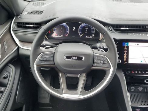 New 2026 Jeep Grand Cherokee Limited AWD/4WD image 18