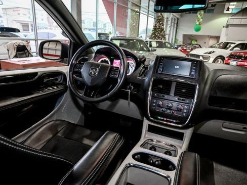 Used 2019 Dodge Grand Caravan SXT w/ Rear Park Assist Package image 25