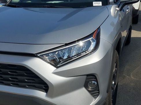 Used 2021 Toyota RAV4 XLE w/ Convenience Package FWD image 4