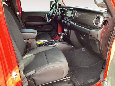 Used 2020 Jeep Wrangler Unlimited Sahara w/ Uconnect 4C Nav & Sound Group image 15