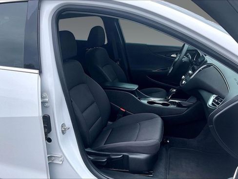 Used 2019 Chevrolet Malibu LT FWD image 4