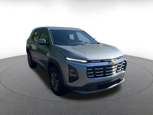 Used 2025 Chevrolet Equinox LT FWD image 3