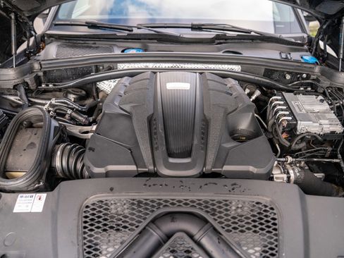 Used 2020 Porsche Macan S image 28