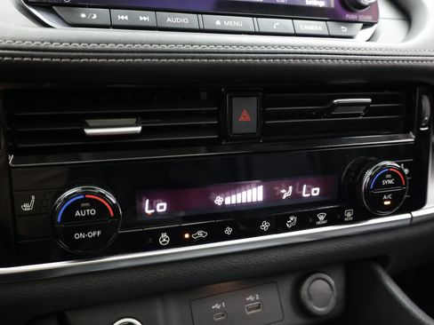 Used 2021 Nissan Rogue SV w/ Premium Package FWD image 21