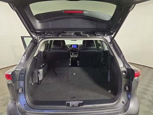 Used 2024 Toyota Highlander XLE image 34