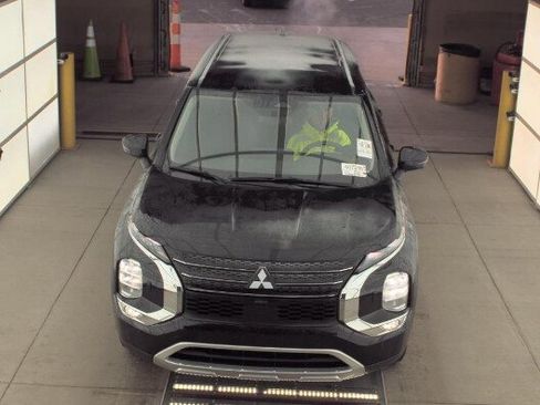 Used 2024 Mitsubishi Outlander SE image 5