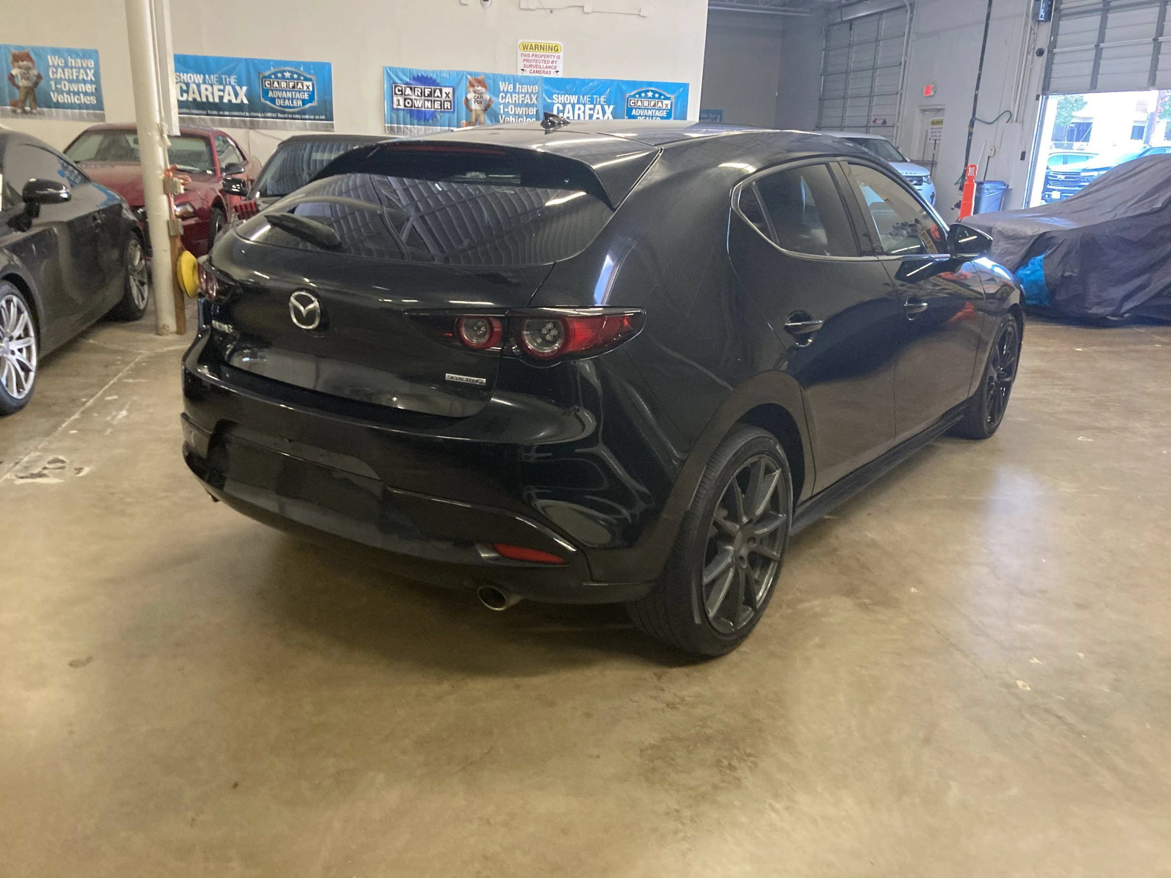 Used 2019 MAZDA MAZDA3 Hatchback w/ Premium Package FWD image 2