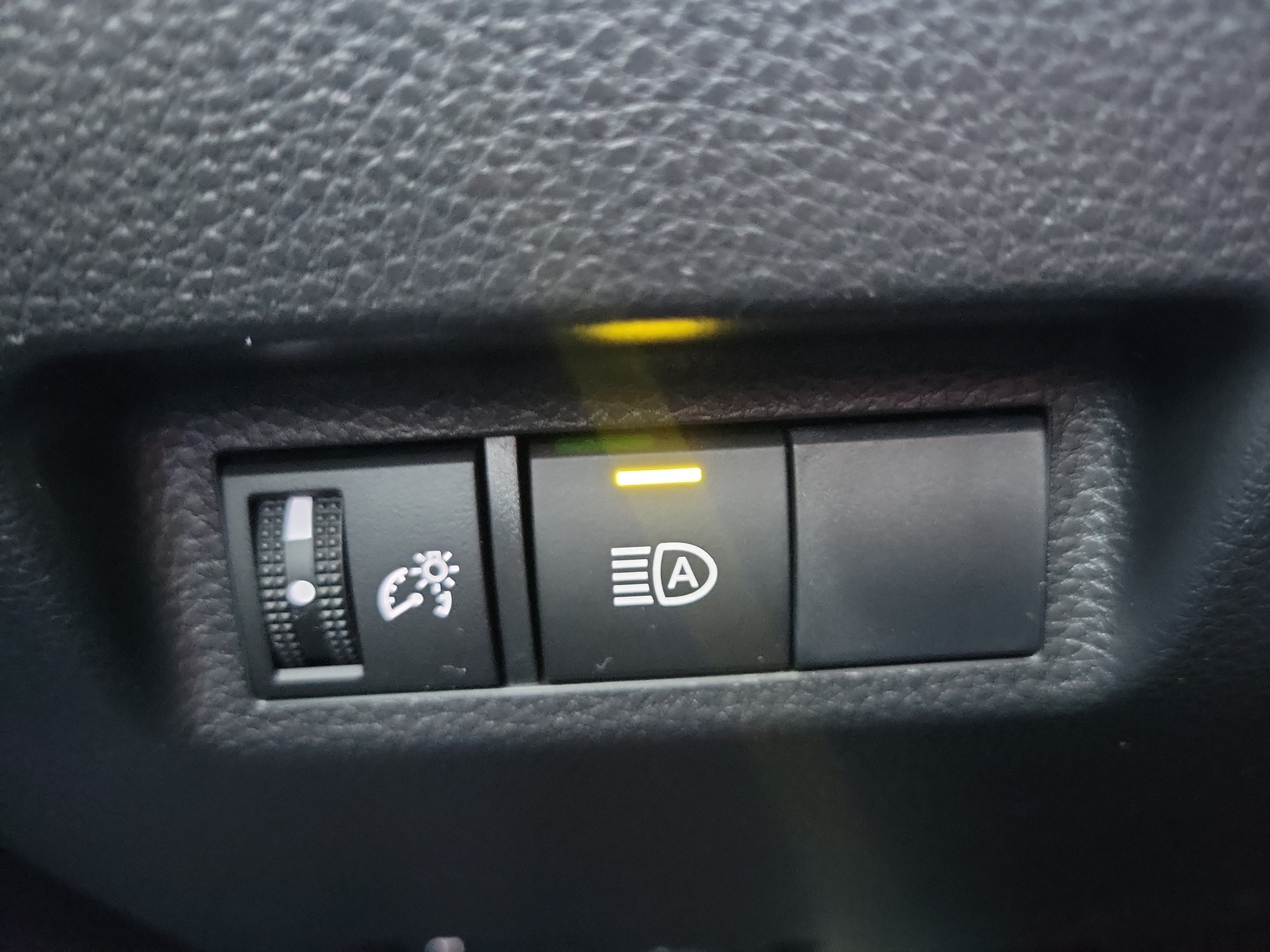 Used 2025 Toyota RAV4 LE AWD/4WD image 31