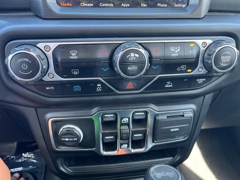 Used 2023 Jeep Wrangler Unlimited Sahara AWD/4WD image 22