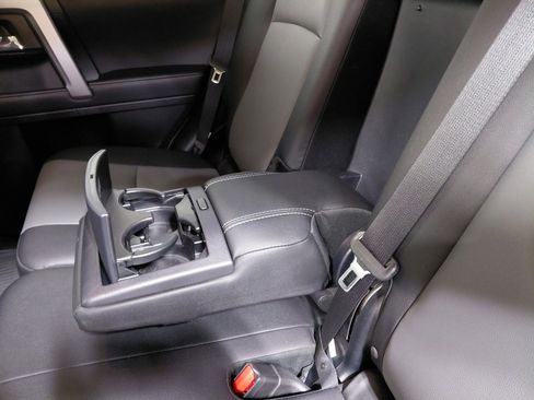 Used 2020 Toyota 4Runner SR5 image 40