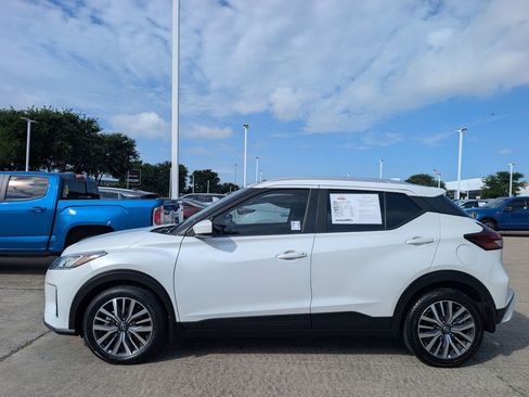 Used 2022 Nissan Kicks SV FWD image 3