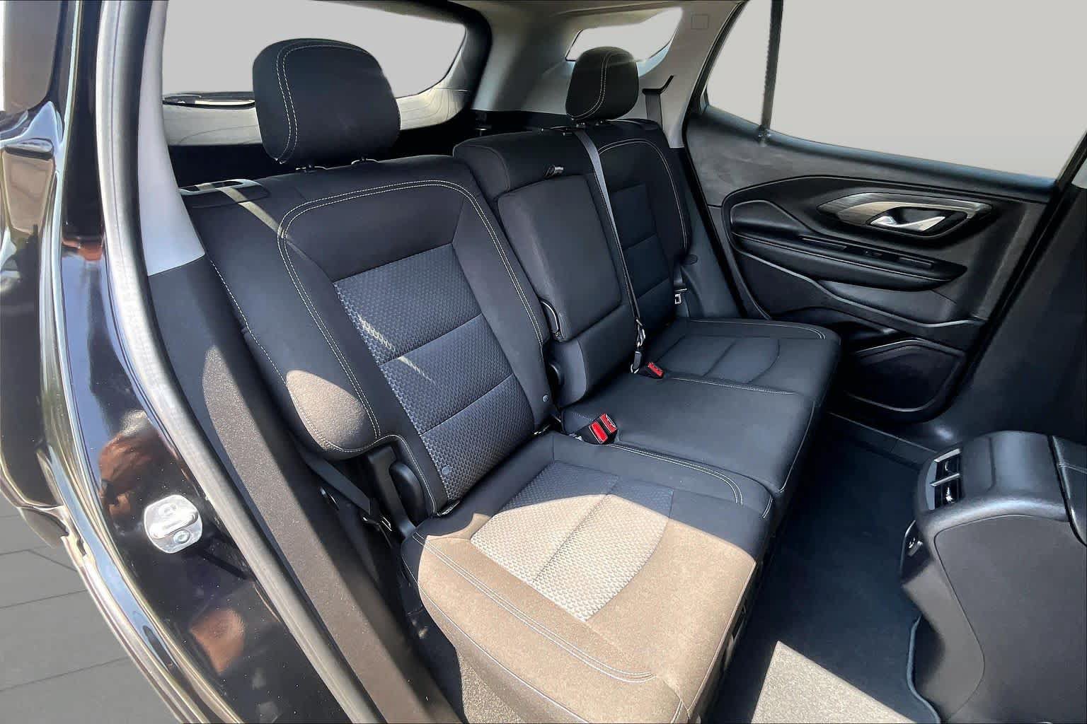 Used 2024 GMC Terrain SLE w/ Driver Convenience Package FWD image 21