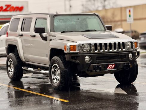Used 2007 HUMMER H3 image 2