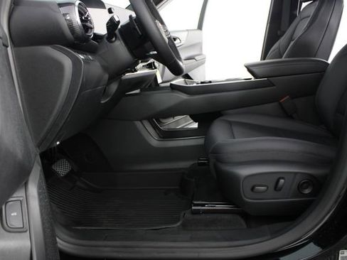 New 2026 Chevrolet Equinox LT w/ Convenience Package II FWD image 16