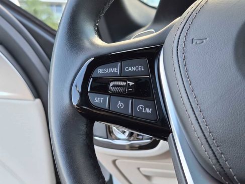 Used 2021 BMW 530e w/ Premium Package image 21