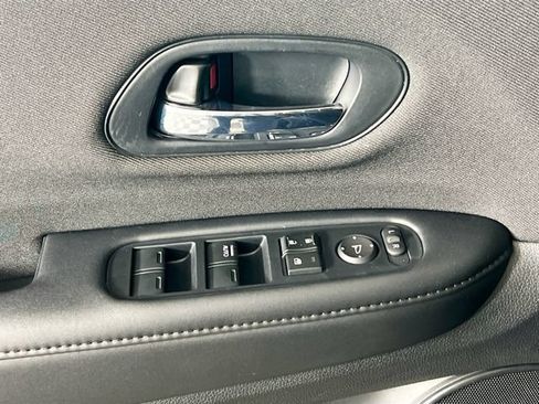 Used 2021 Honda HR-V LX image 19