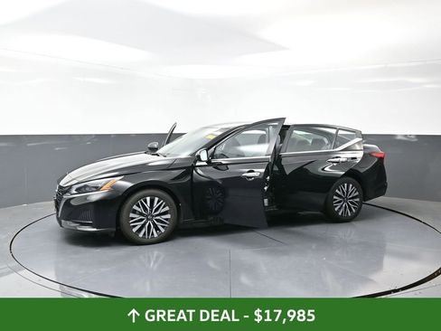 Used 2024 Nissan Altima 2.5 SV image 57