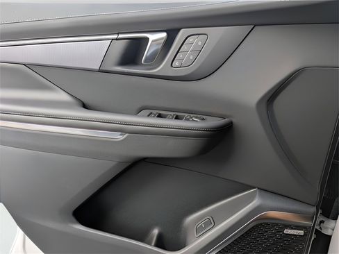 New 2025 Buick Enclave Sport Touring w/ Super Cruise Package image 22