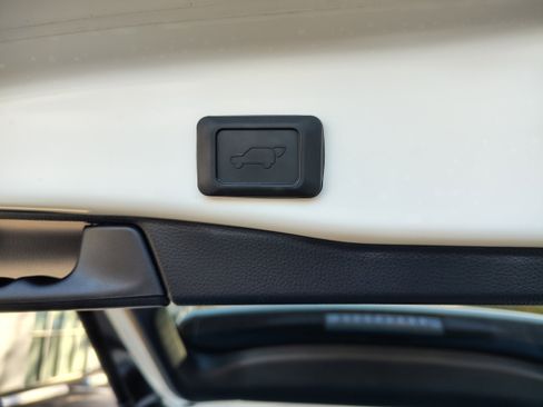 Used 2022 Toyota RAV4 SE image 13