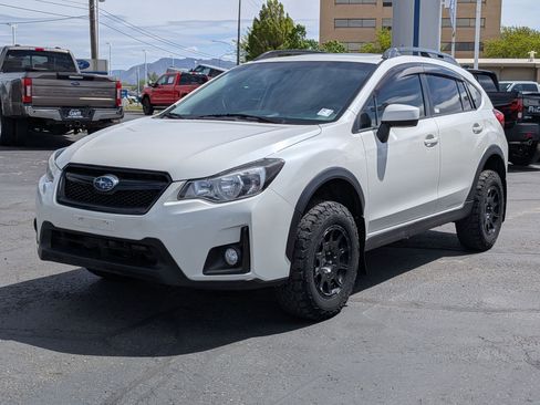 Used 2017 Subaru Crosstrek 2.0i Premium w/ Moonroof Package AWD/4WD image 10