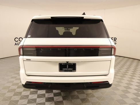 New 2025 Lincoln Navigator Reserve AWD/4WD image 23
