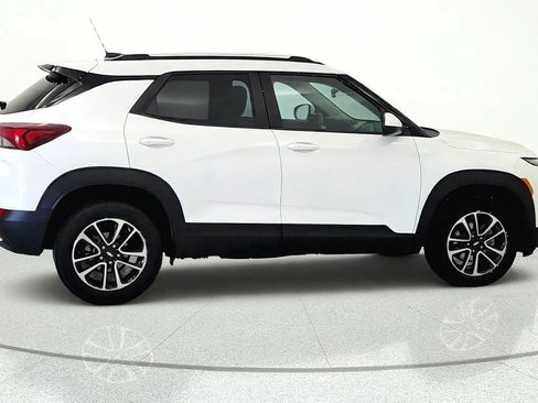 Used 2025 Chevrolet TrailBlazer LT AWD/4WD image 6