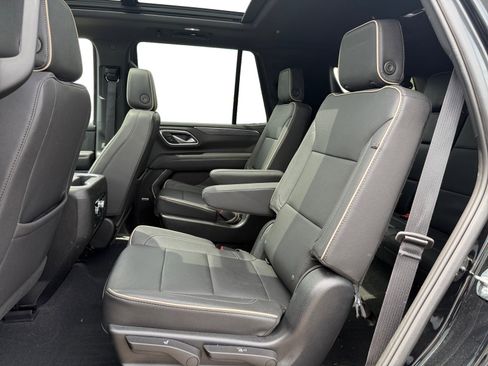 Used 2023 GMC Yukon SLT w/ SLT Premium Package AWD/4WD image 10