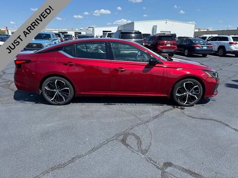 Used 2023 Nissan Altima 2.5 SR FWD image 4
