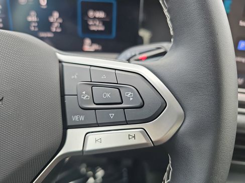 Used 2025 Volkswagen Tiguan S FWD image 17