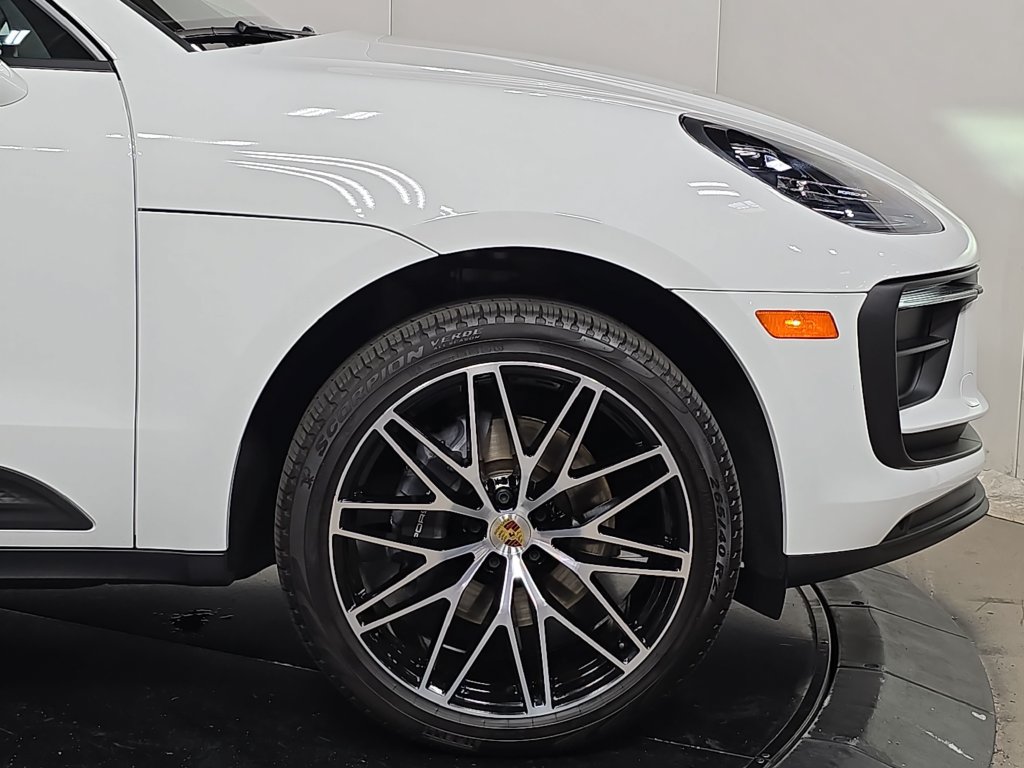 Certified 2026 Porsche Macan AWD/4WD image 11