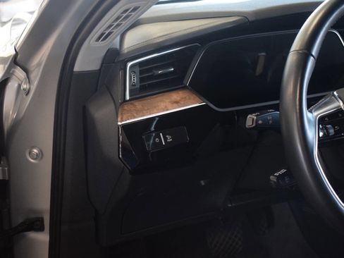 Used 2019 Audi e-tron Prestige w/ Prestige Package AWD/4WD image 44