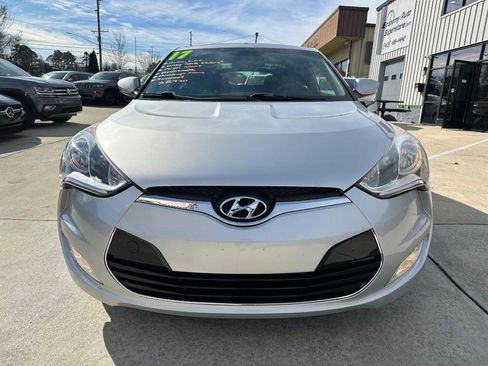 Used 2017 Hyundai Veloster Value Edition image 19