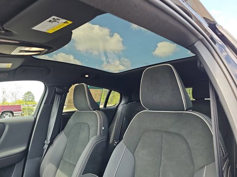 Used 2023 Volvo C40 P8 Recharge Ultimate image 31